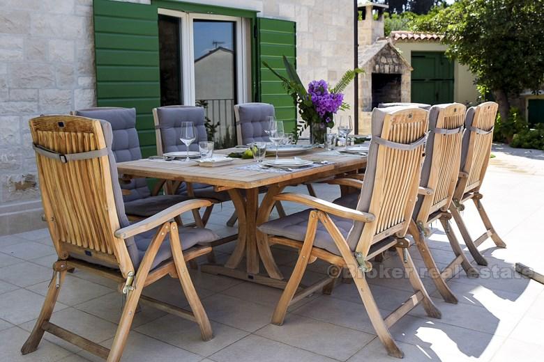 Krásná designová vila s bazénem