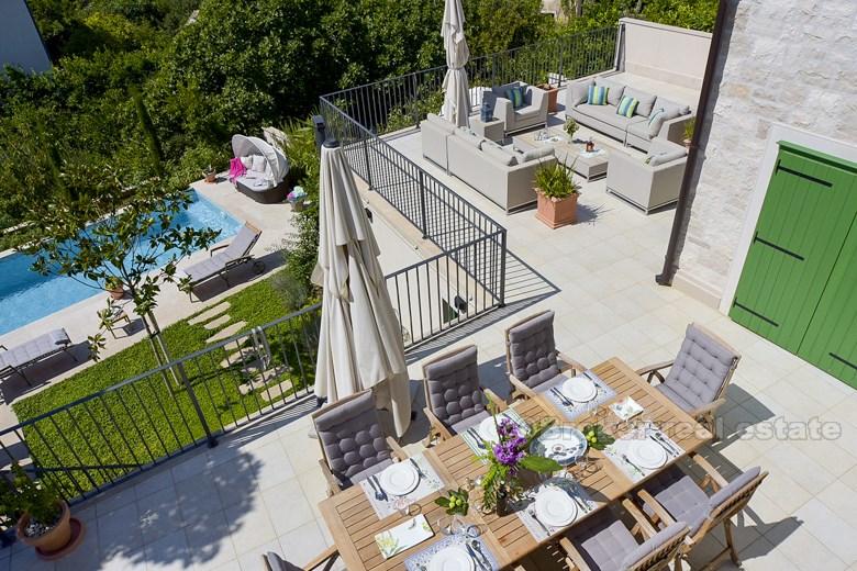 Krásná designová vila s bazénem