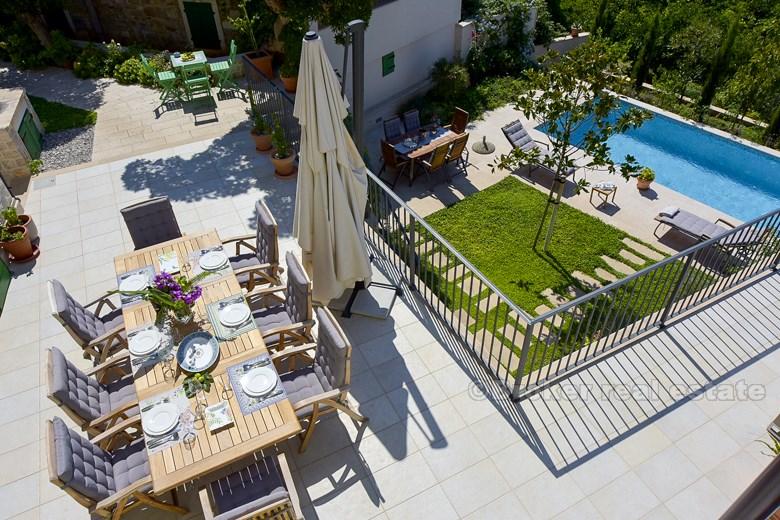 Krásná designová vila s bazénem