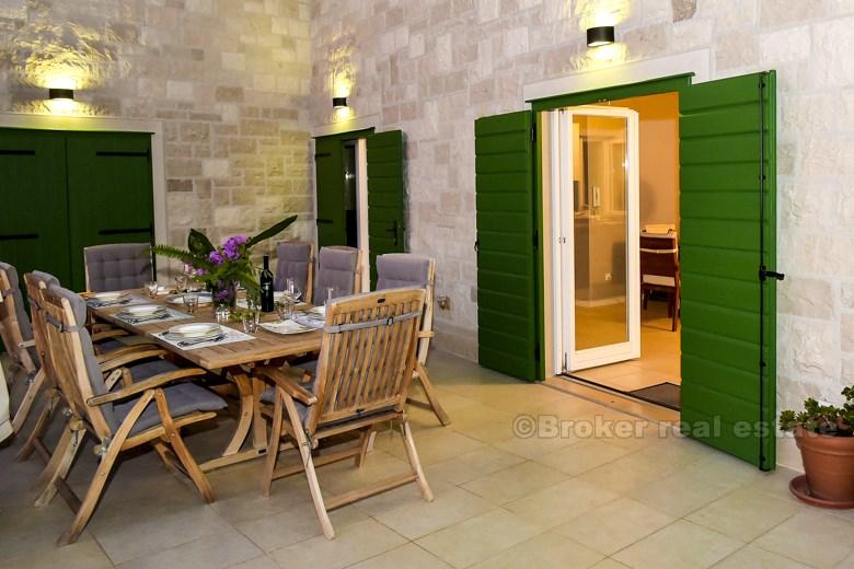 Krásná designová vila s bazénem