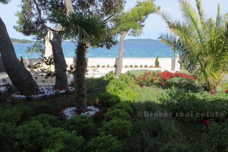 Exceptional villa at first row to the sea
