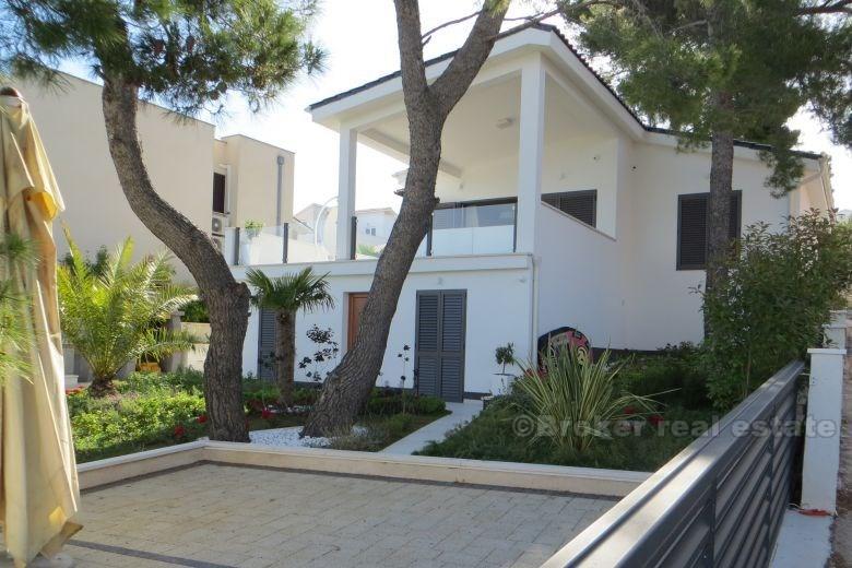 Exceptional villa at first row to the sea
