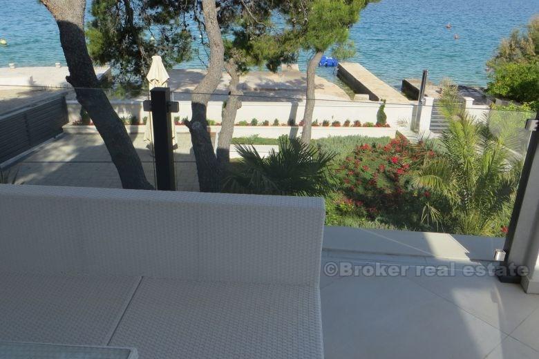 Exceptional villa at first row to the sea