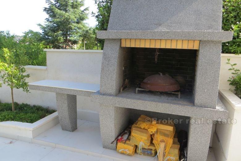 Exceptional villa at first row to the sea