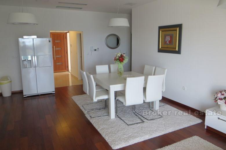 Exceptional villa at first row to the sea