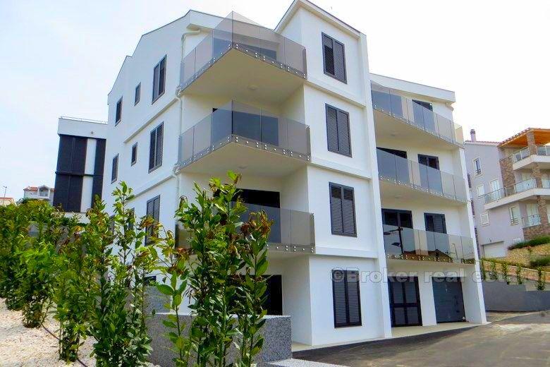 Красивый жилой дом с общей сложности 7 квартир