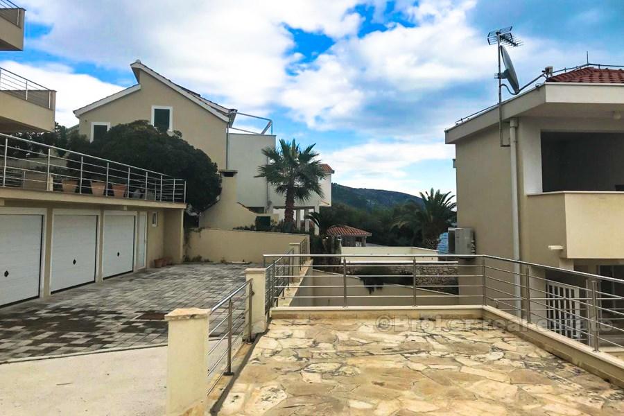 Beautiful apartment at first row to the sea