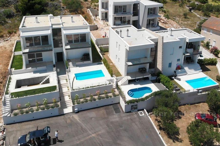 New built villas with apartments for sale