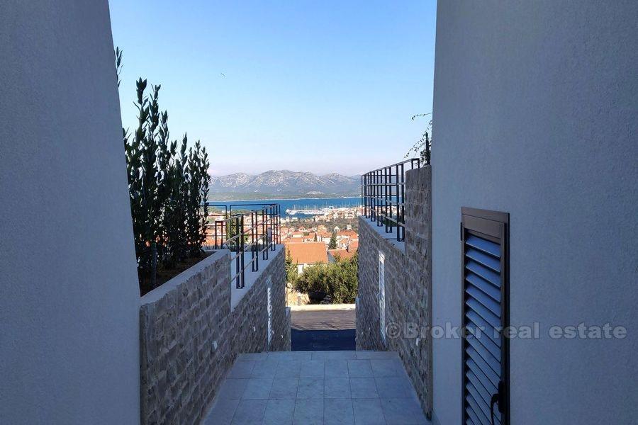 Новые виллы с квартирами для продажи