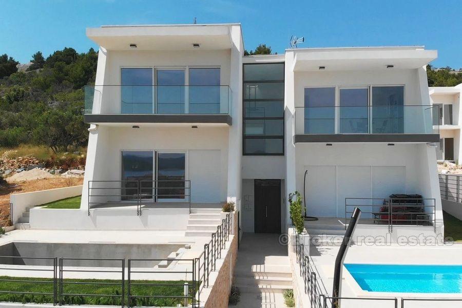 New built villas with apartments for sale