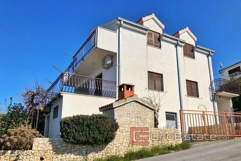 Nice house with 3 apartments