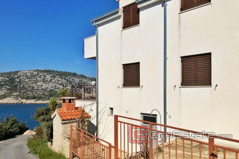 Ładny dom z 3 apartamentami