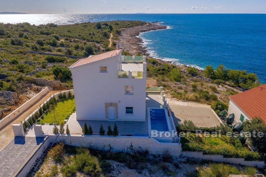 Beautiful family villa with swimming pool