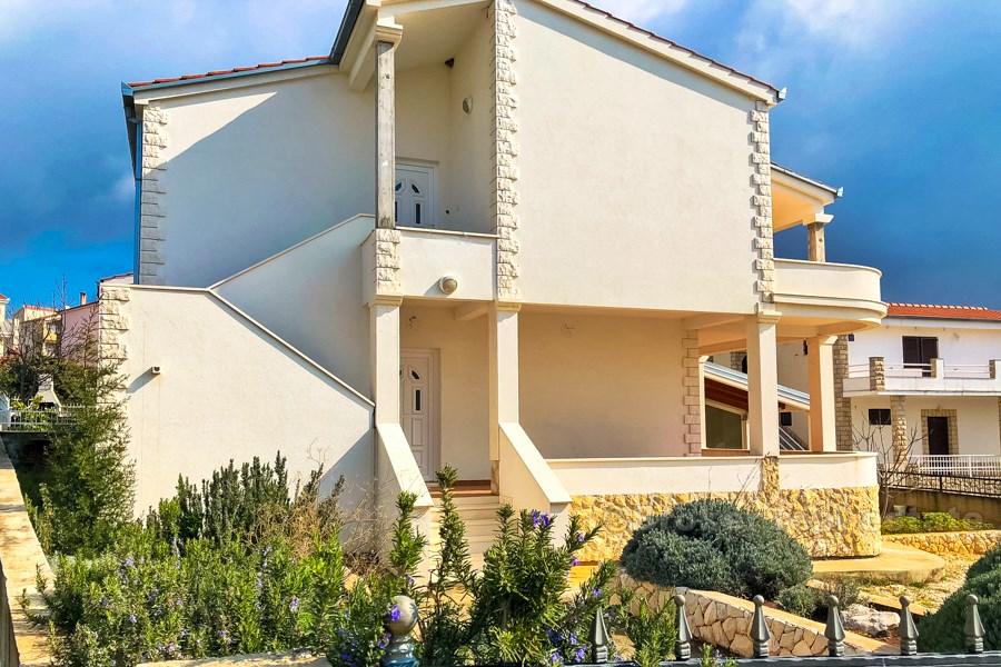 Lovely house with the sea view, for sale