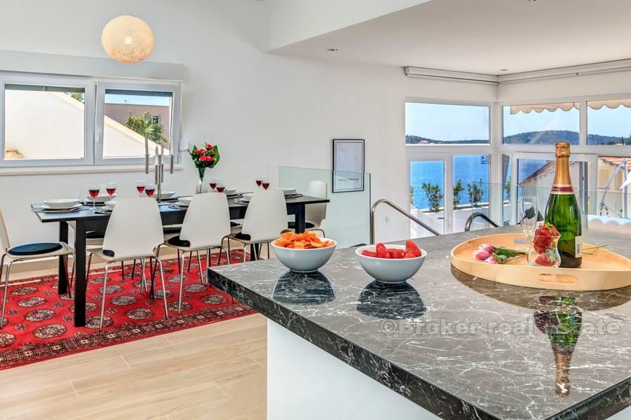 Wspaniała willa z basenem i widokiem na morze