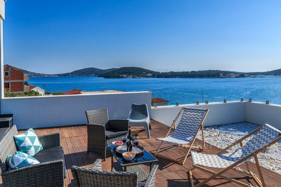 Ohromující vila s bazénem a výhledem na moře
