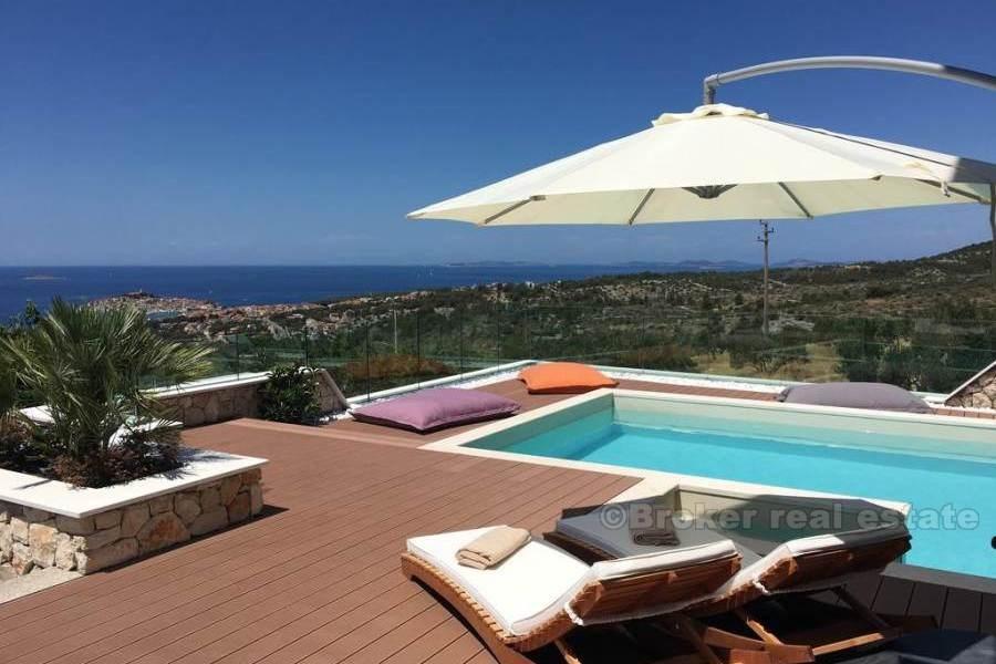Flott villa med panoramautsikt