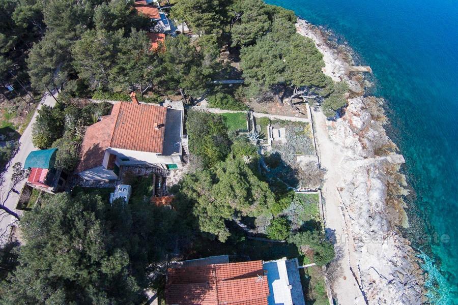 House at amazing location first row to the sea