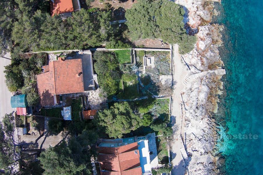 House at amazing location first row to the sea