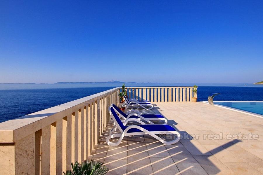 Stunning villa at first row to the sea