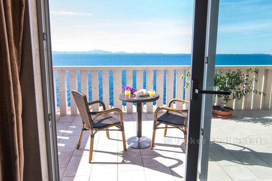 Stunning villa at first row to the sea