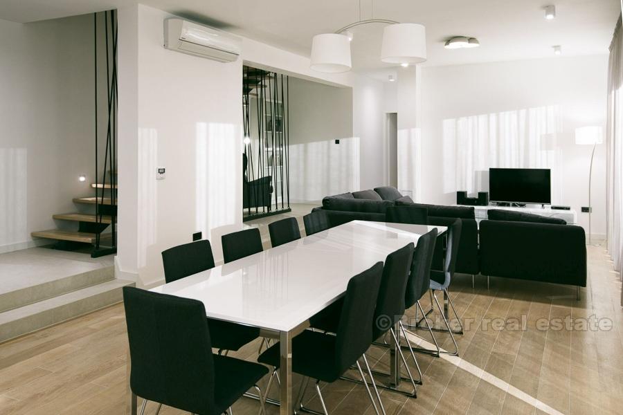 Высокое качество, недавно построенная вилла недалеко от Шибеника