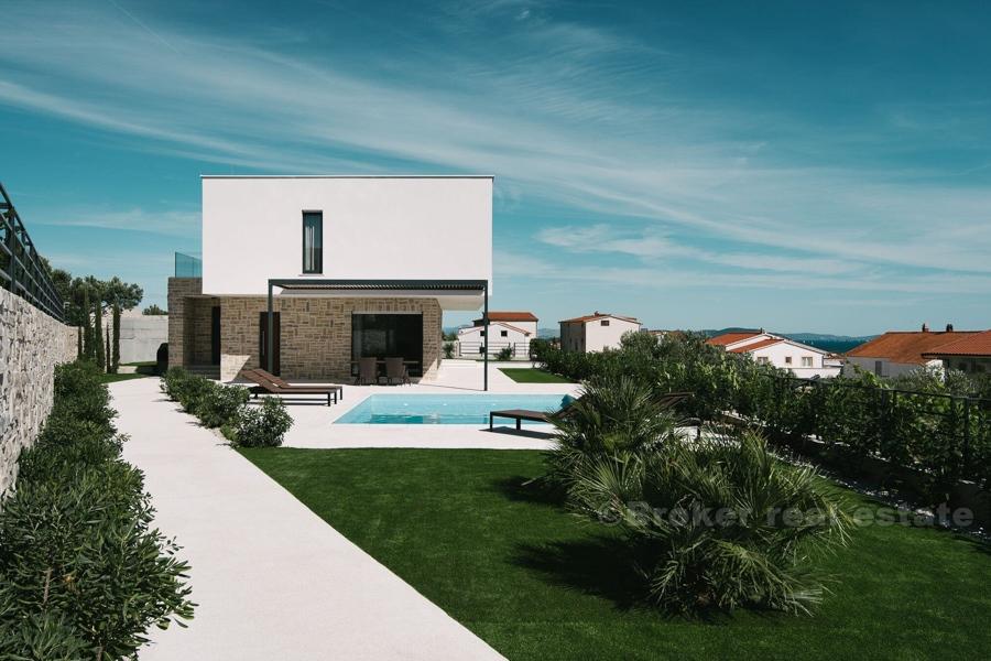 Extraordinary modern villa with swimming pool
