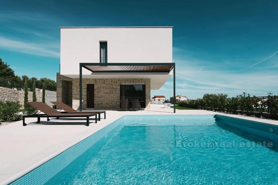 Extraordinary modern villa with swimming pool
