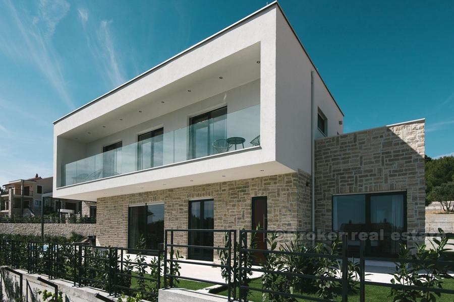 Ekstraordinær moderne villa med svømmebasseng