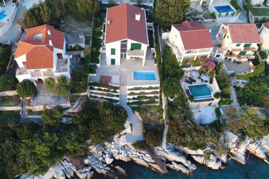Luksus, tradisjonell stil villa med svømmebasseng