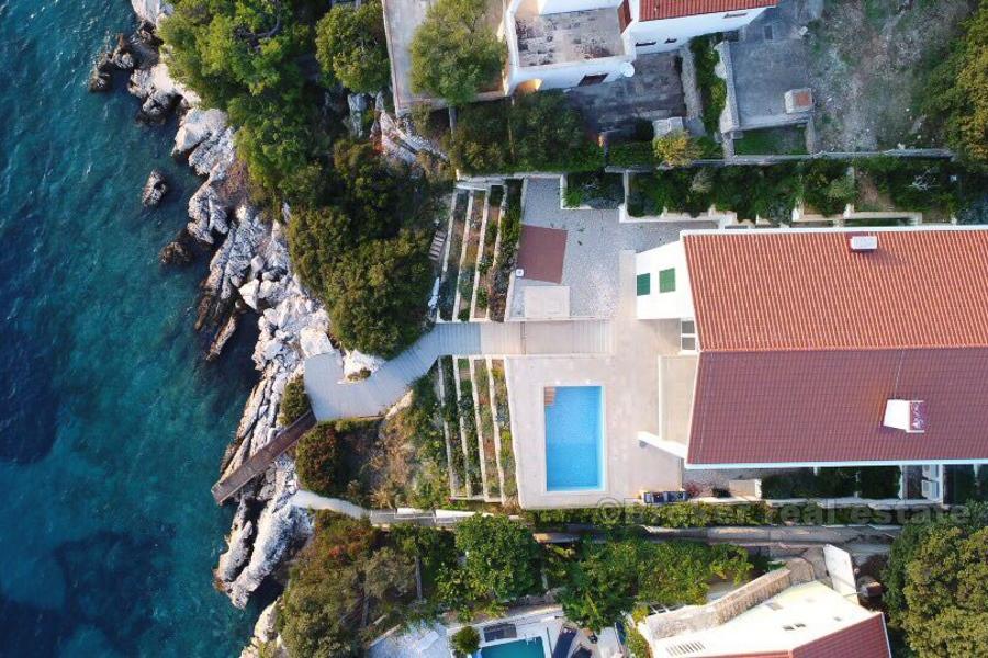 Luxury, traditional style villa with swimming pool