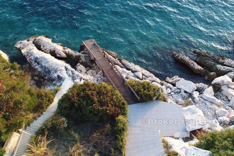 Lussuosa villa in stile tradizionale con piscina