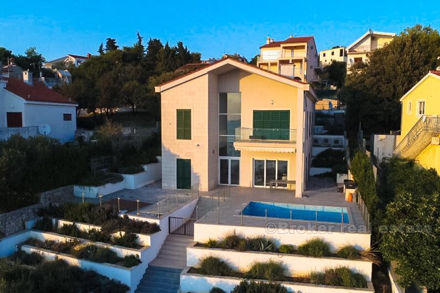 Luxury, traditional style villa with swimming pool