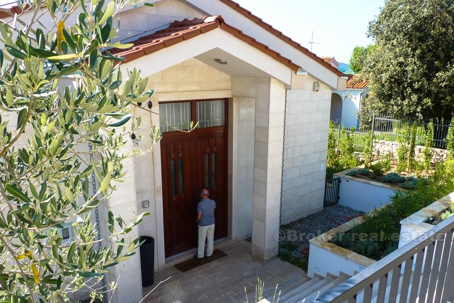 Luxury, traditional style villa with swimming pool