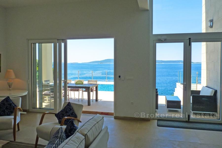 Luxury, traditional style villa with swimming pool