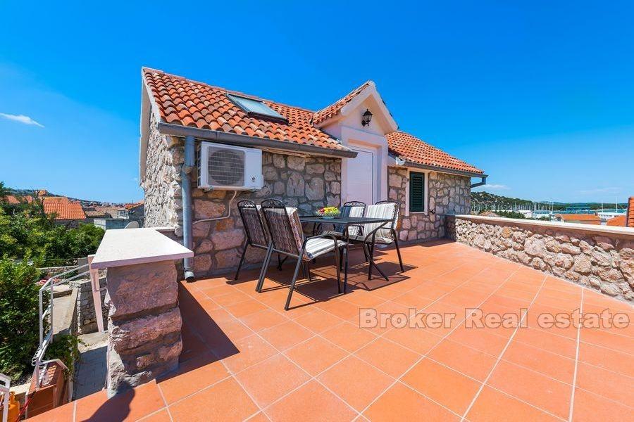 Schönes Steinhaus mit Pool, zu verkaufen