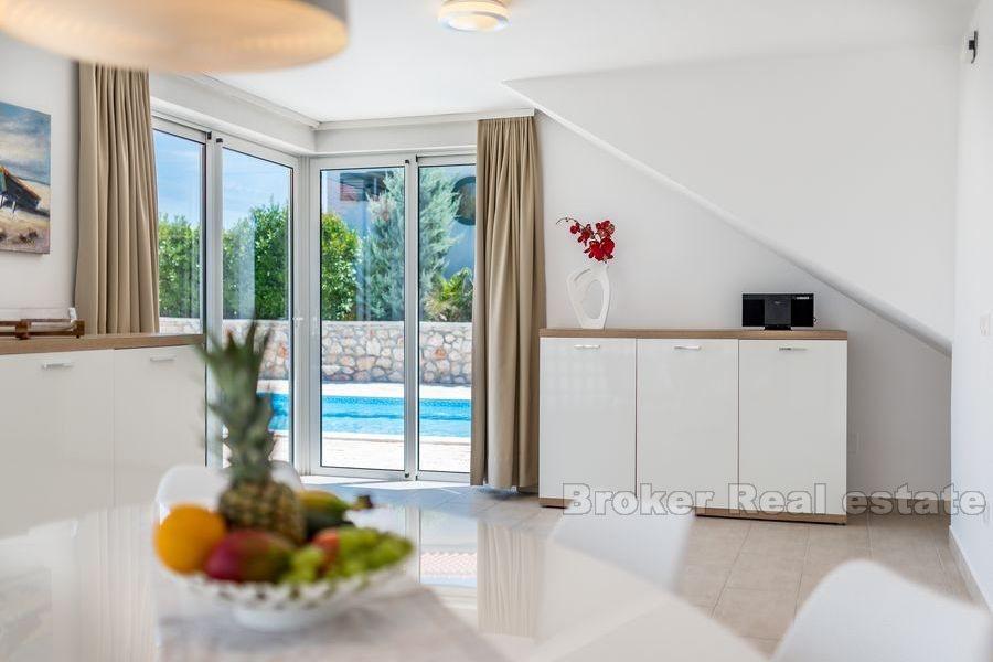 Schönes Steinhaus mit Pool, zu verkaufen