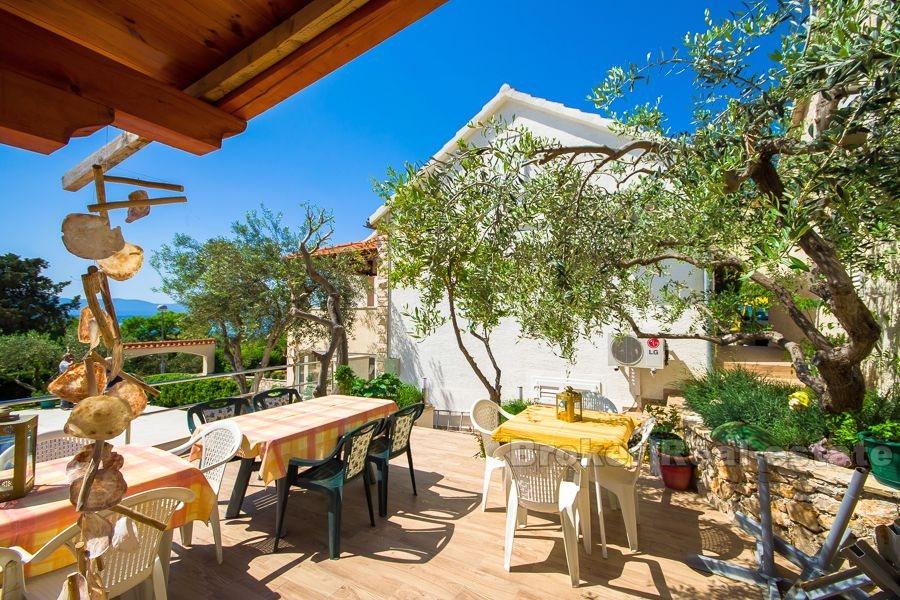 Schönes Apartmenthaus in der Stadt Bol