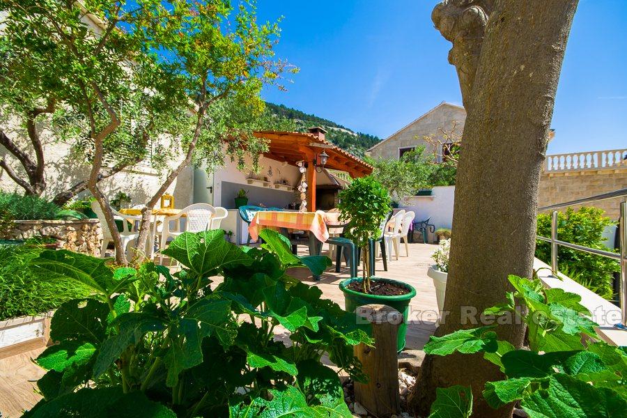 Lovely apartment house in city of Bol