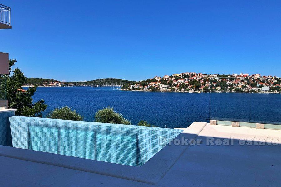 Neu gebaute Villa mit Pool in Rogoznica