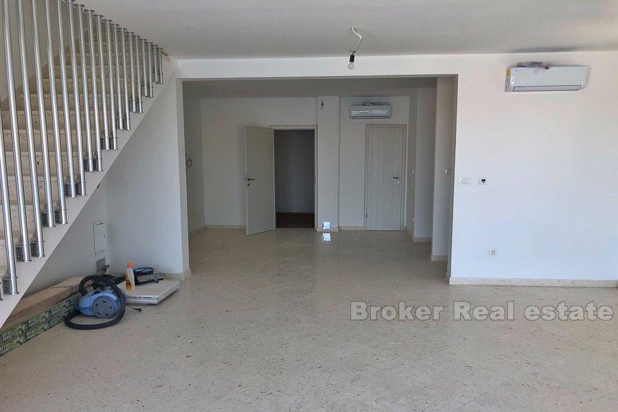 Neu gebaute Villa mit Pool in Rogoznica