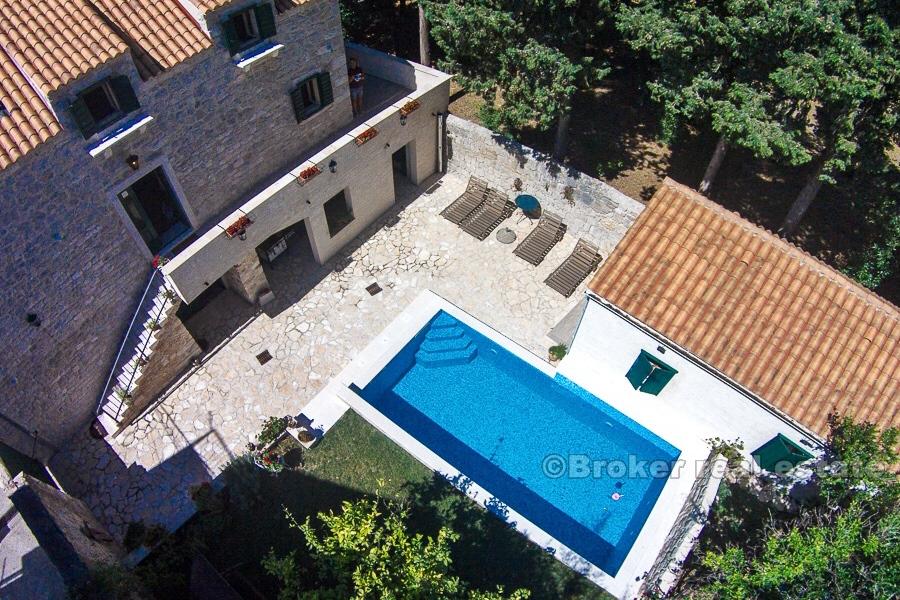 Superb stone villa with swimming pool in Kastela