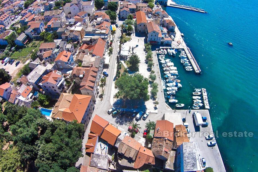 Flott stein villa med svømmebasseng i Kastela