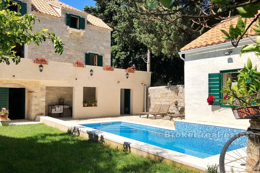 Superb stone villa with swimming pool in Kastela