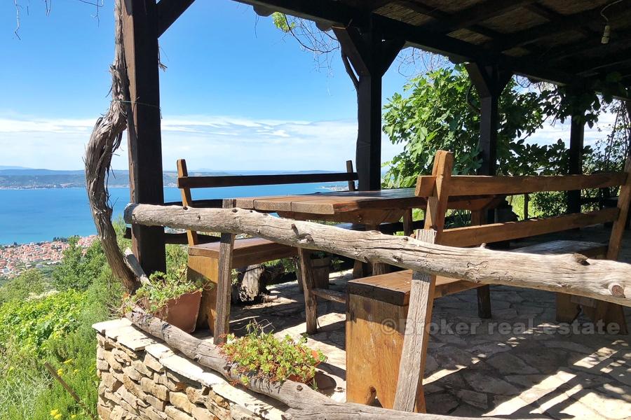 Haus auf einem schönen Weinberg von 12 000 m2
