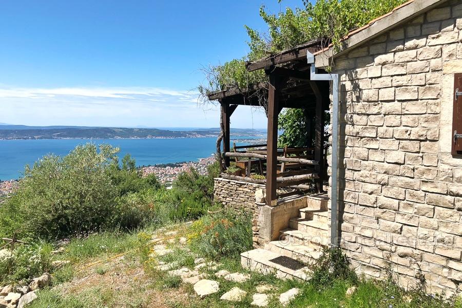 Haus auf einem schönen Weinberg von 12 000 m2