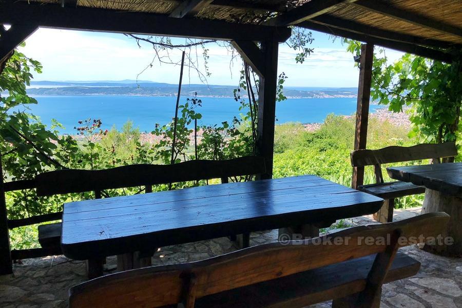 Haus auf einem schönen Weinberg von 12 000 m2