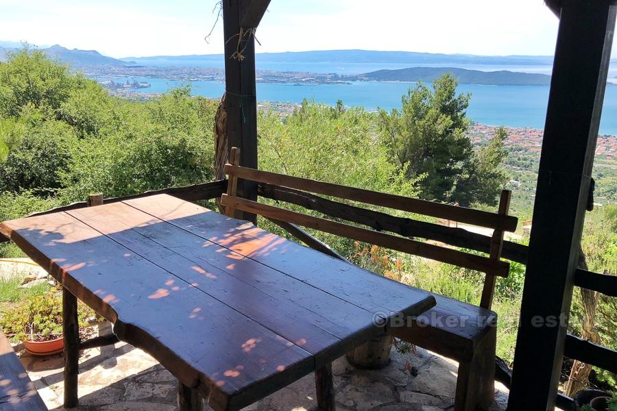 Hus på en vacker vingård på 12 000 m2