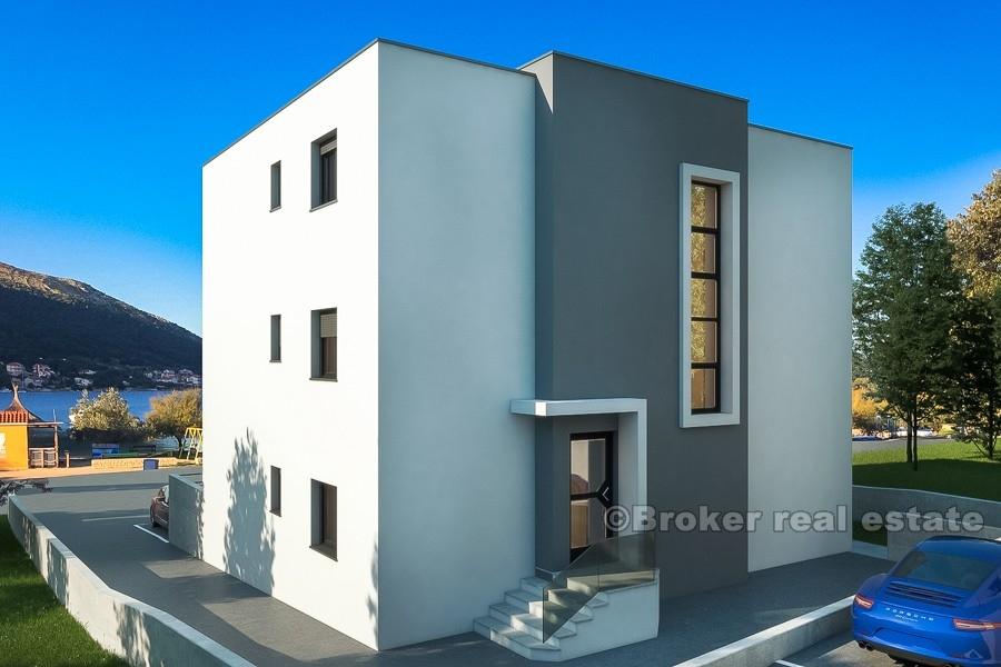 New modern apartments in the first and second row to the sea