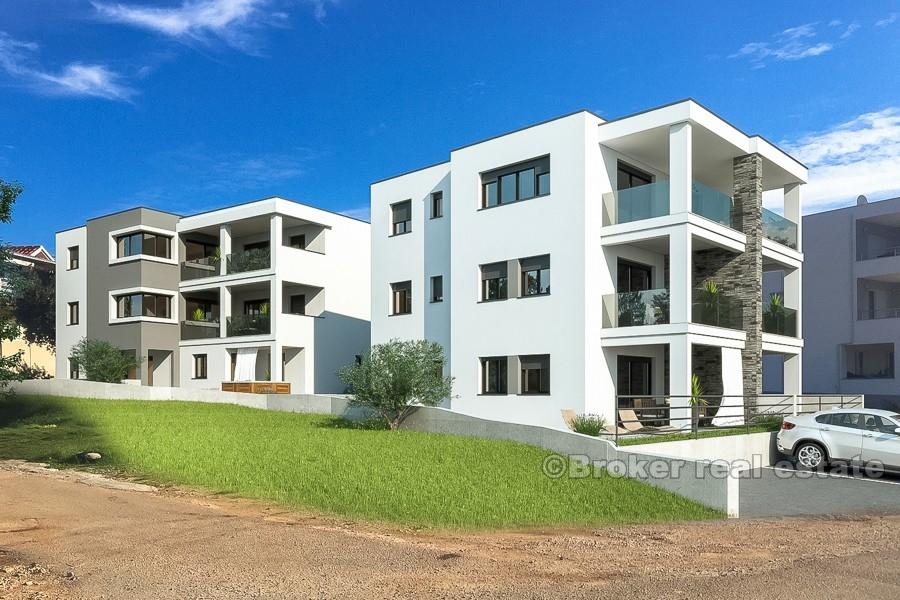 New modern apartments in the first and second row to the sea